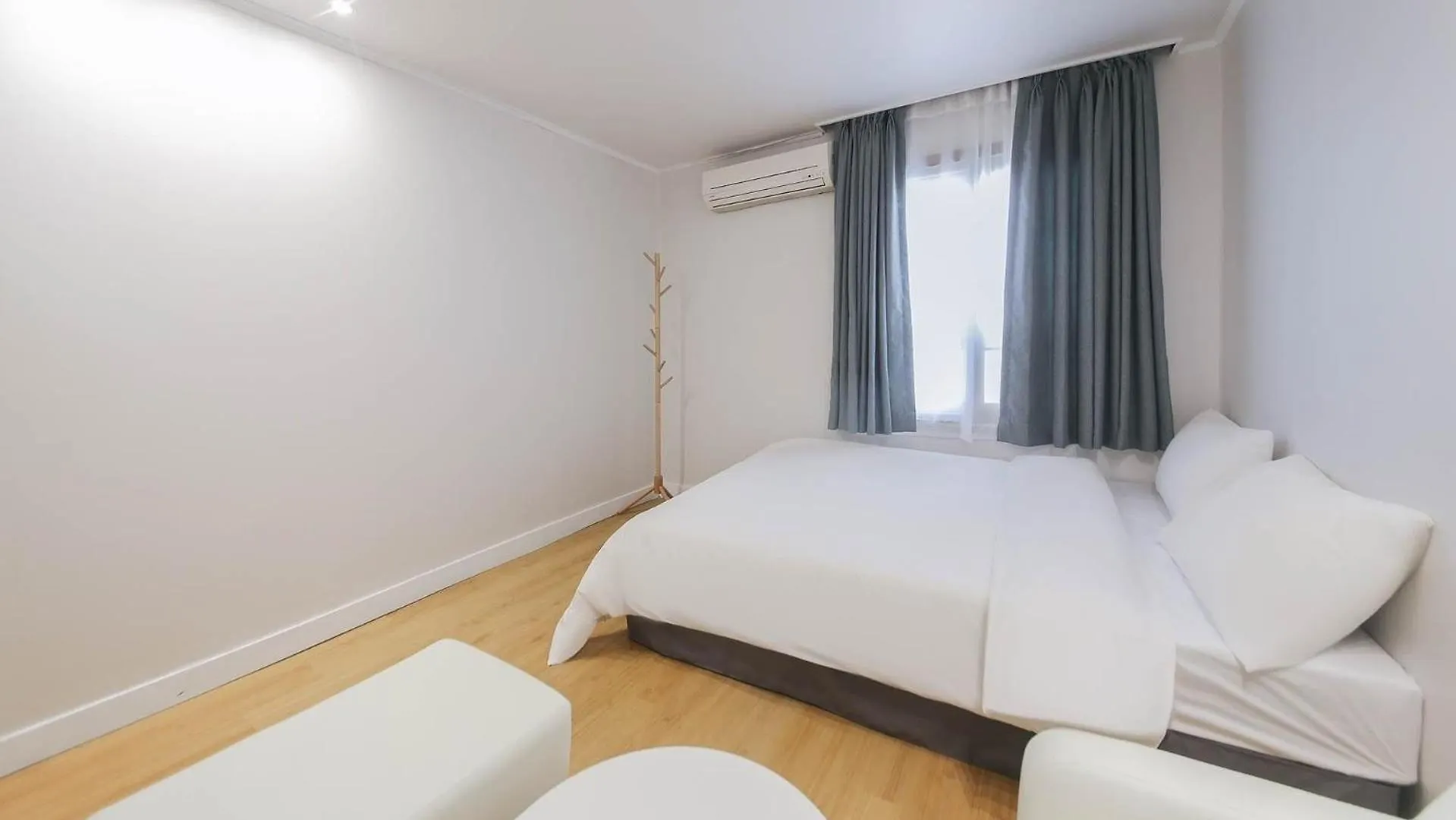Lofy House Hostel Jeju
