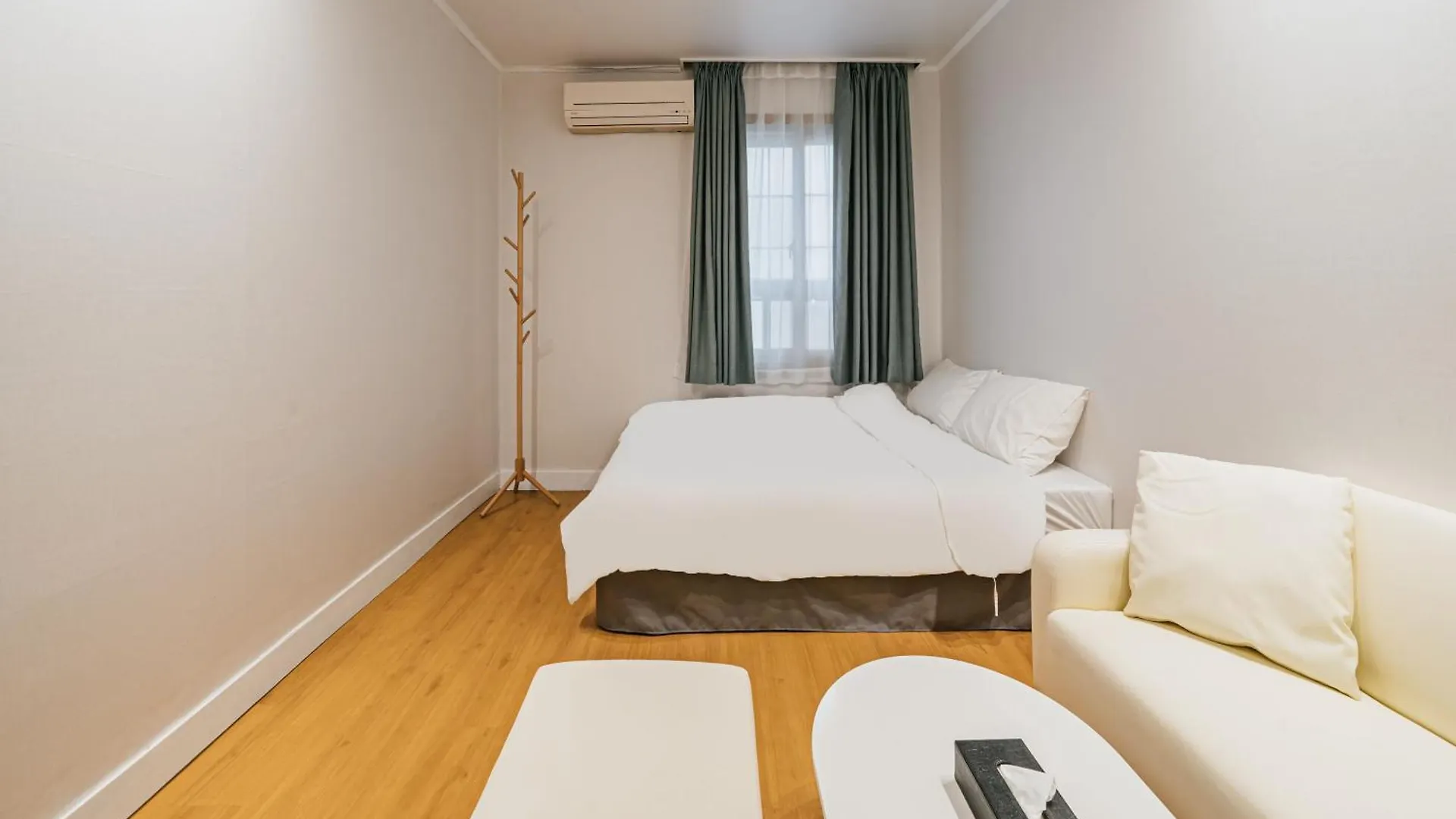 Lofy House Hostel Jeju
