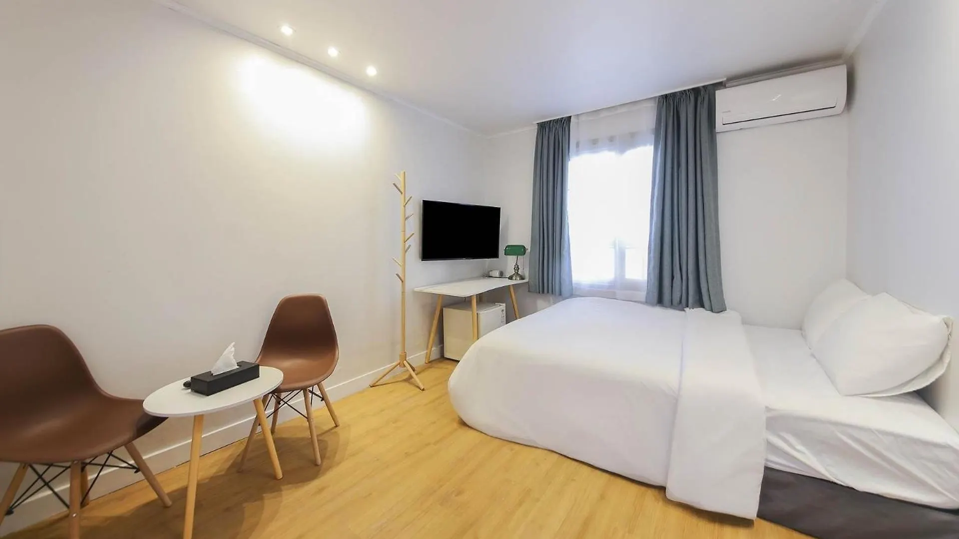 Lofy House Hostel Jeju