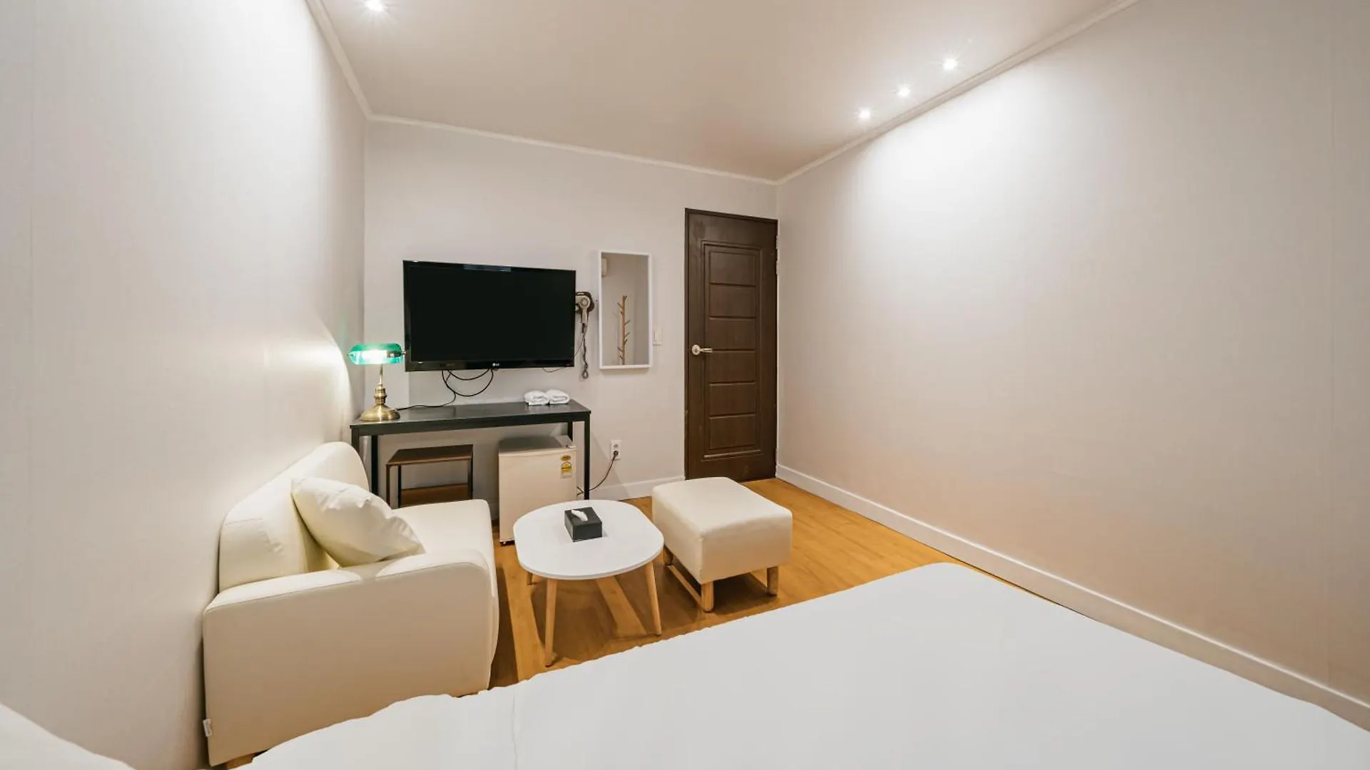 Lofy House Hostel Jeju