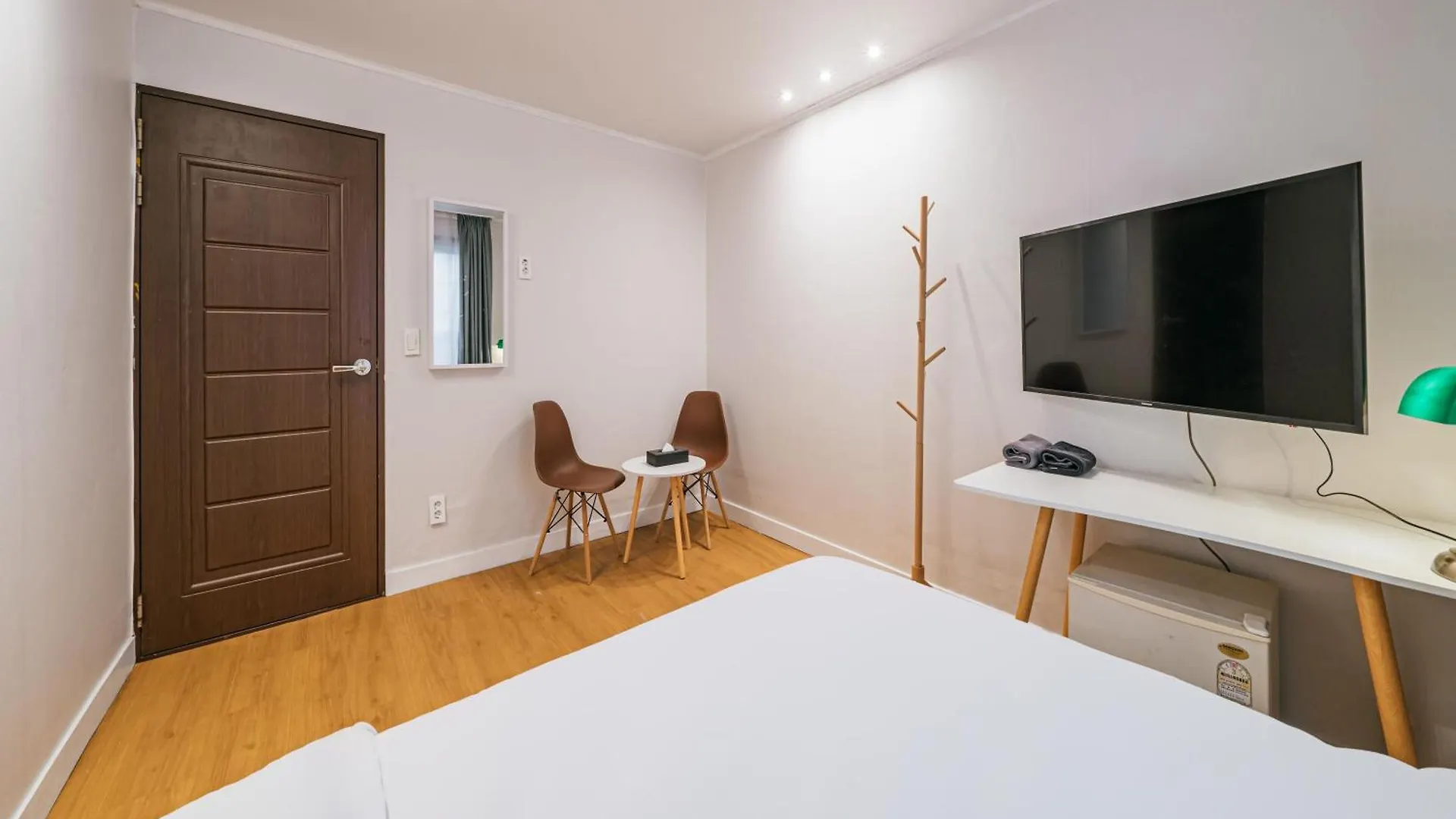 Lofy House Hostel Jeju