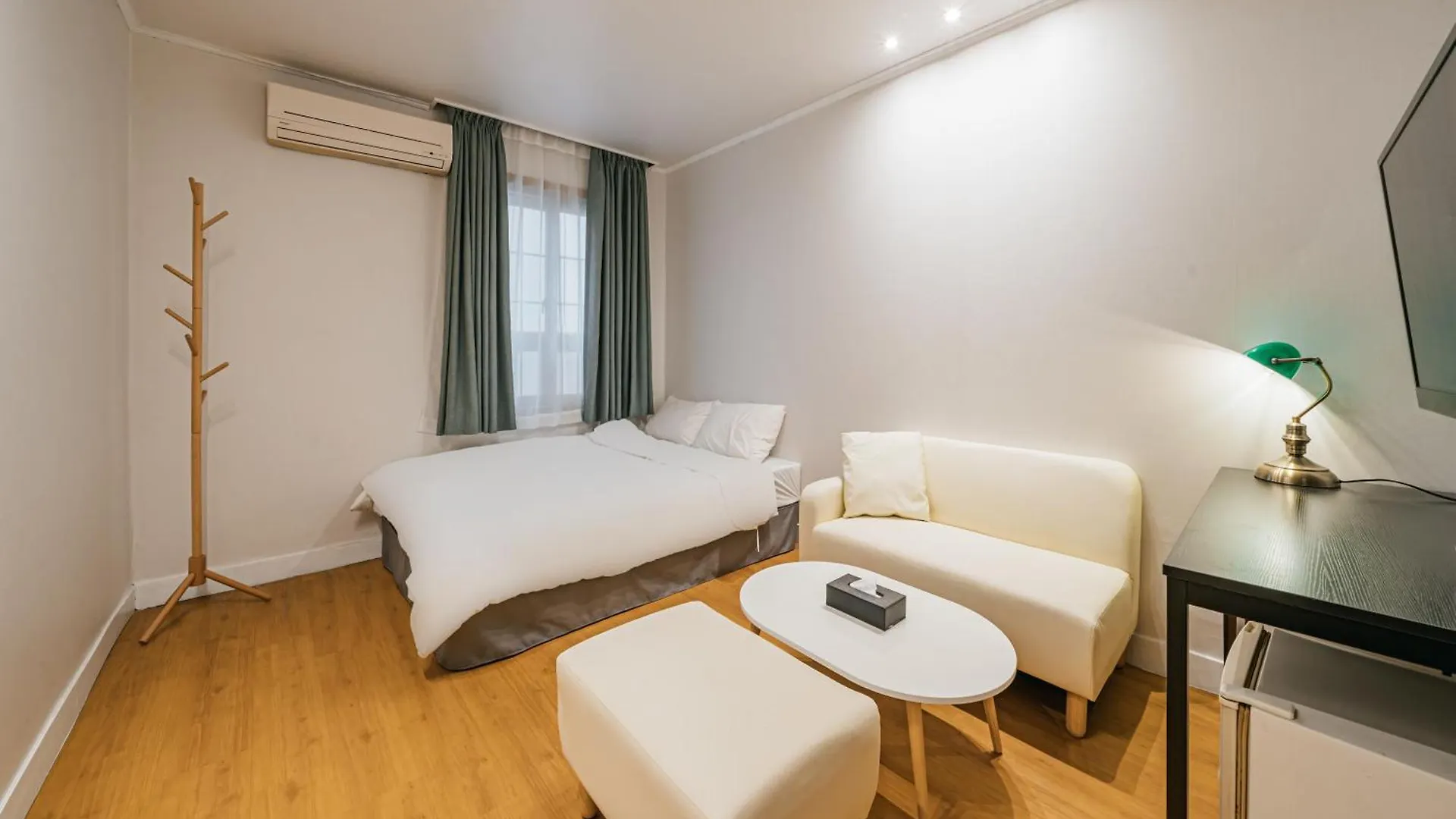 Lofy House Hostel Jeju