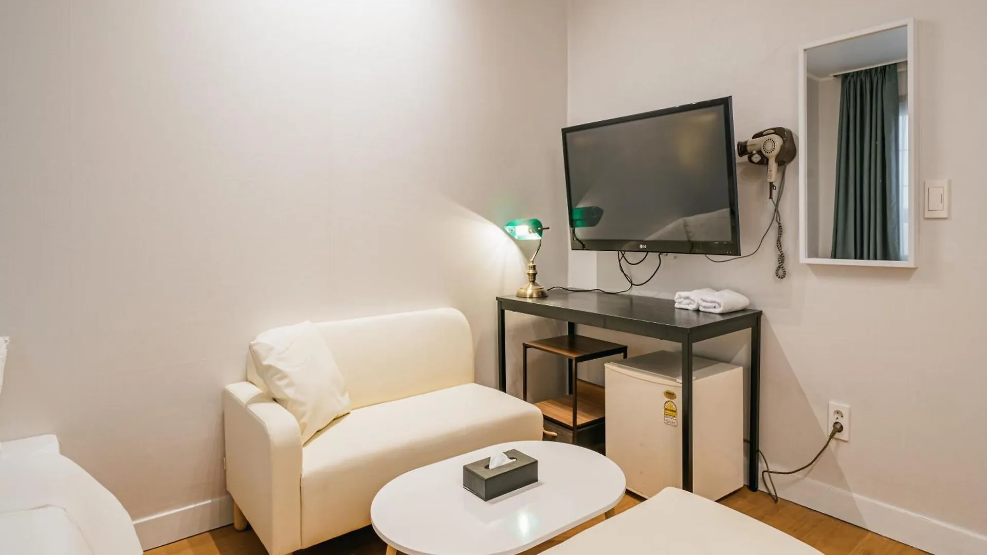 Lofy House Hostel Jeju