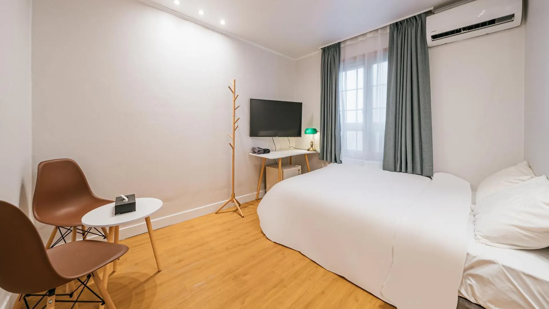 Lofy House Hostel Jeju