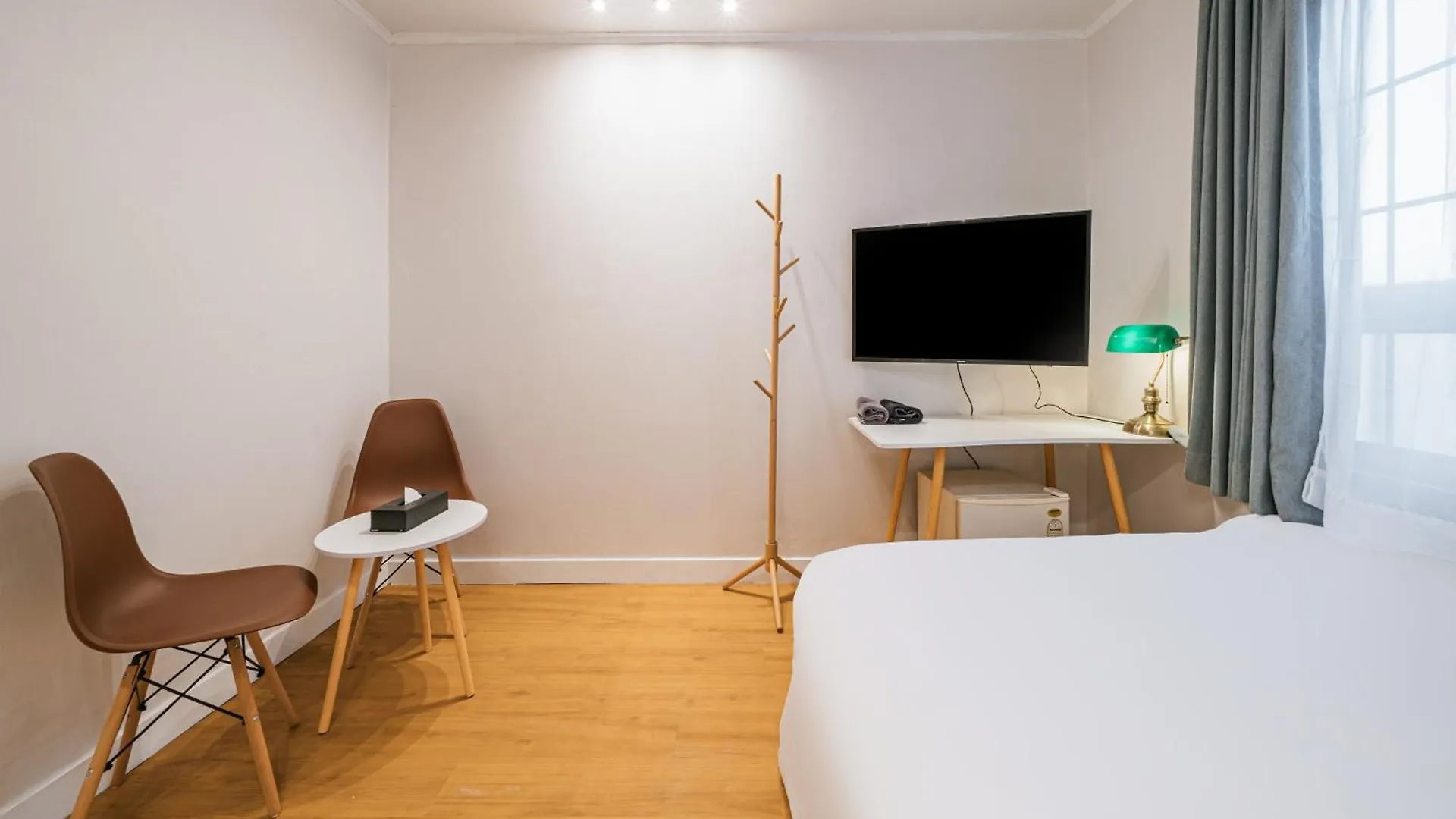Lofy House Hostel Jeju